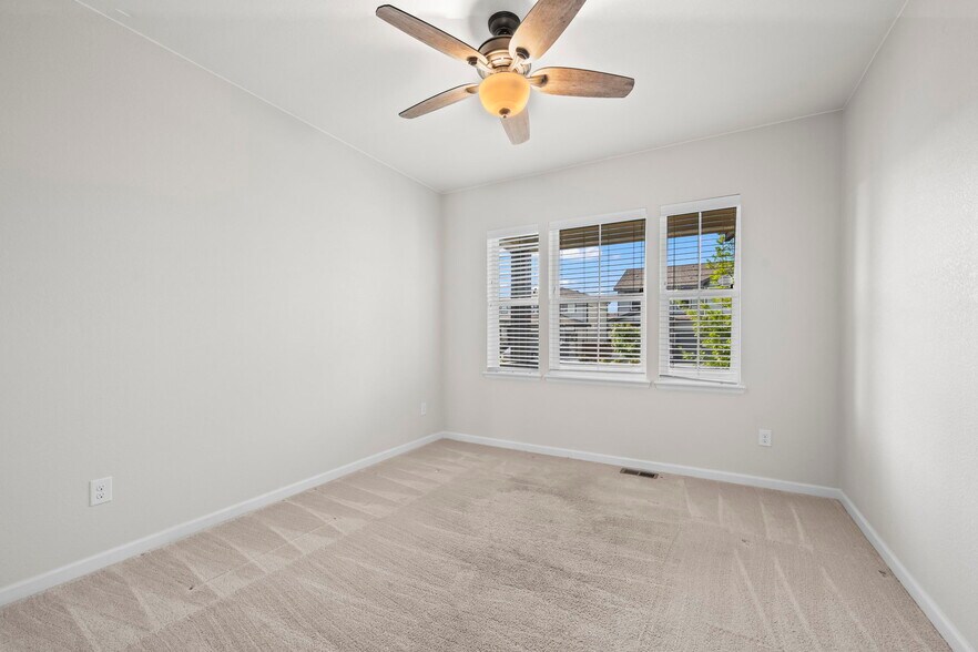 Building Photo - 577 W 174th Ave