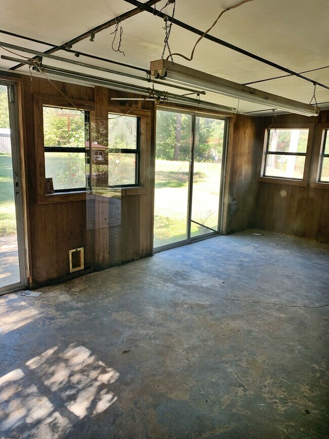 Building Photo - 8006 Hobbs Dr