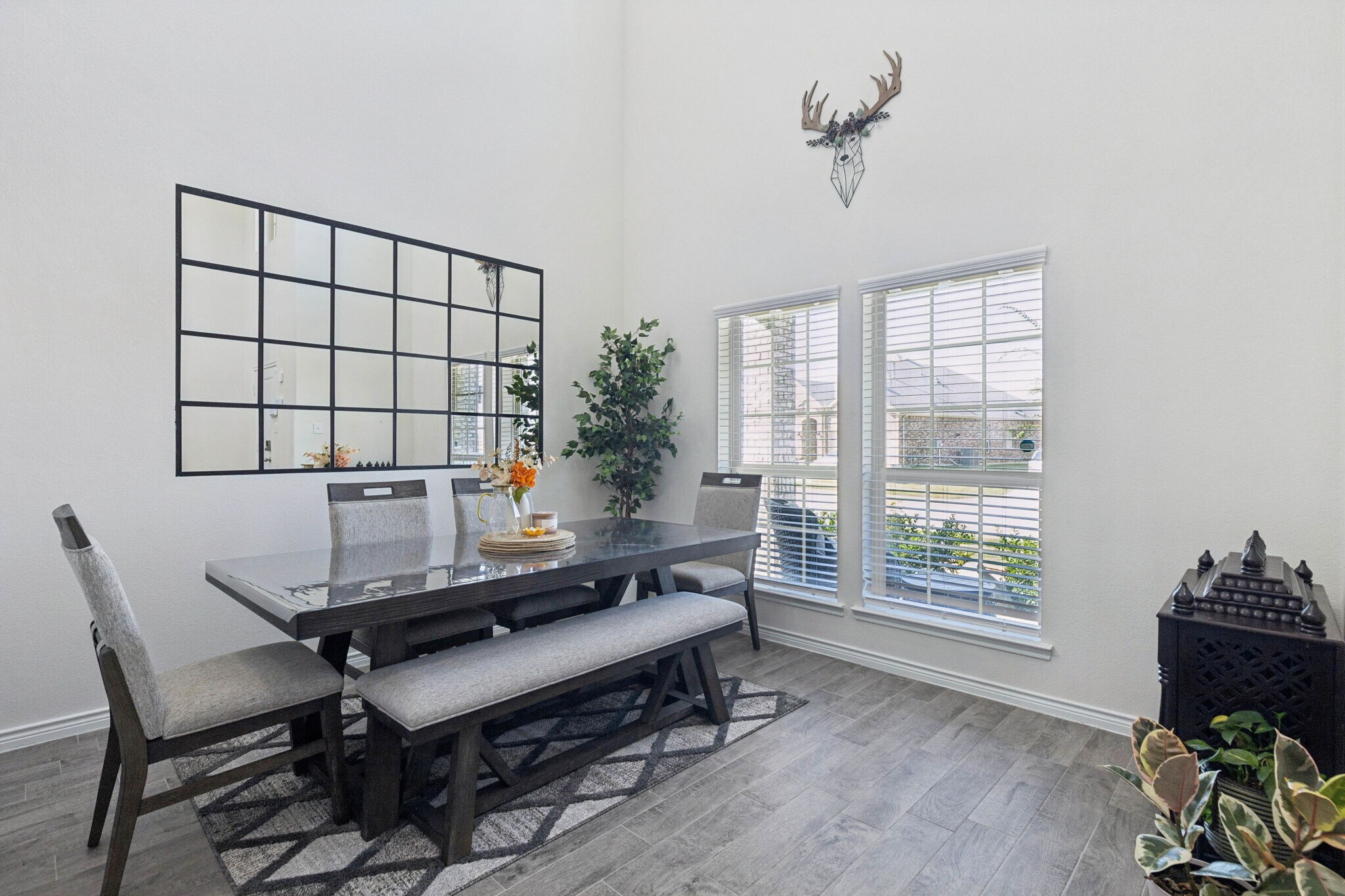 Building Photo - 11112 Canyon Oak St