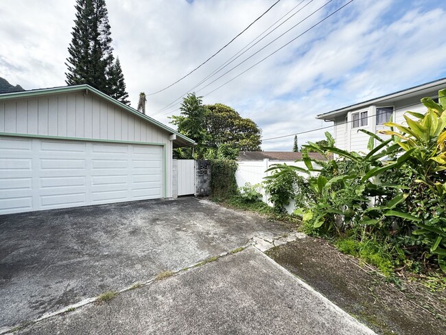 Building Photo - Private Kaneohe House with Rainforest Views