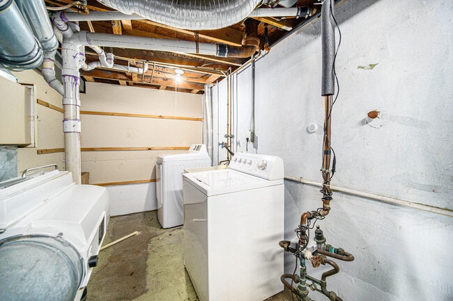Building Photo - 1020 Traver Ct
