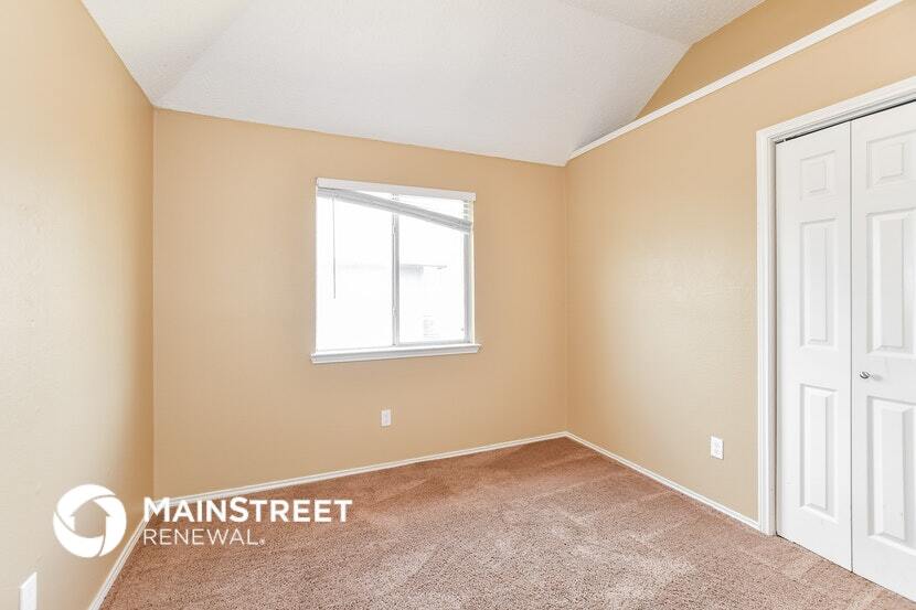 Building Photo - 2425 Ithaca Dr