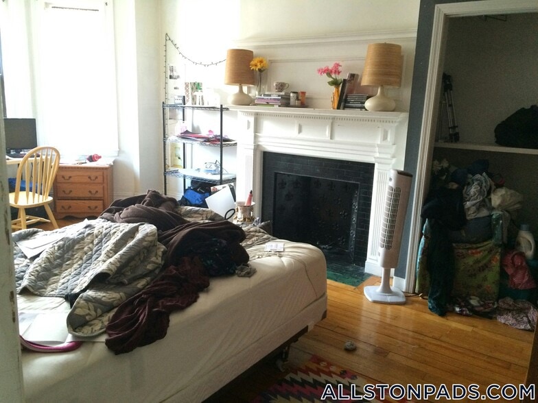 Building Photo - 18 Glenville Ave