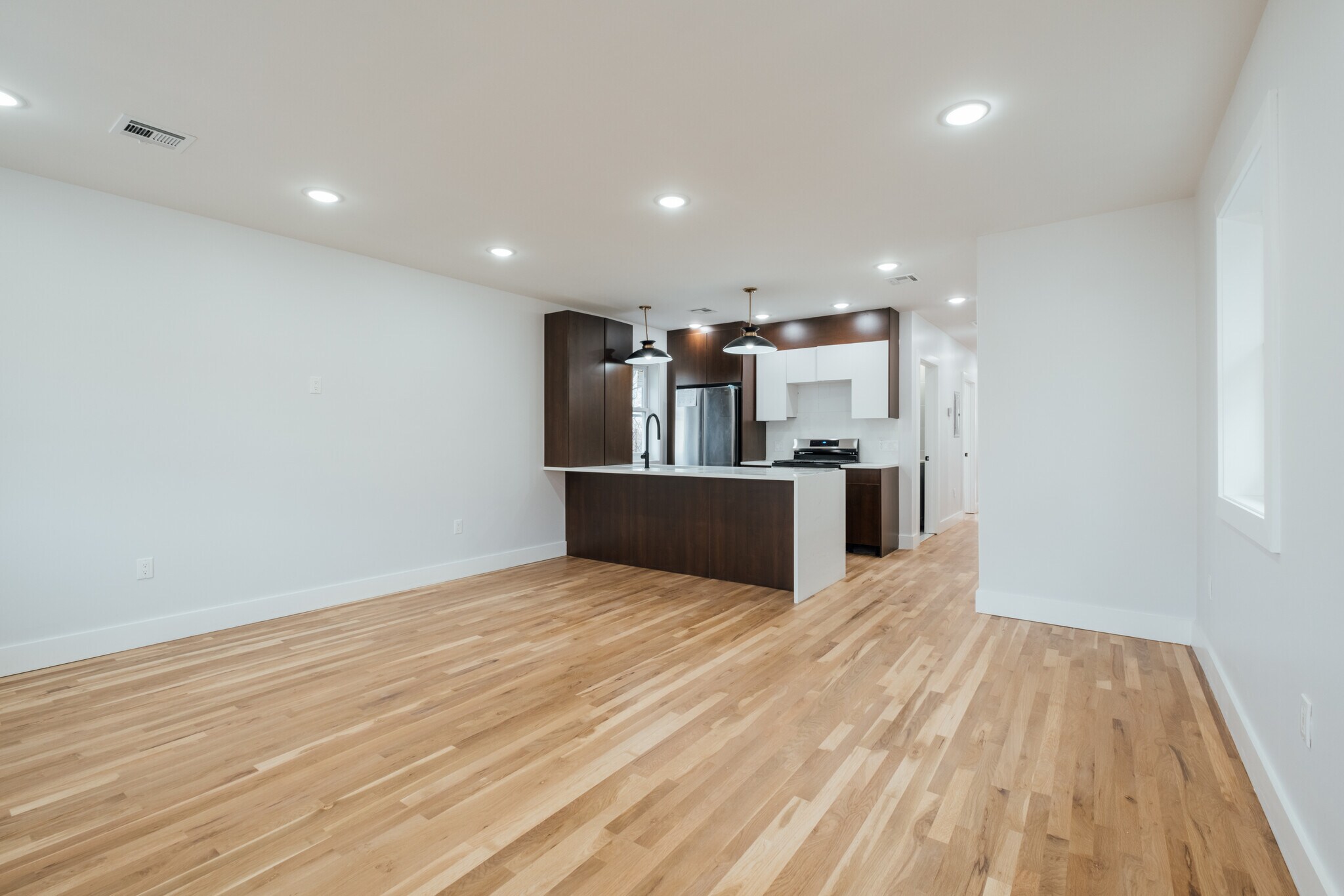 Building Photo - 90 Hollywood Ave