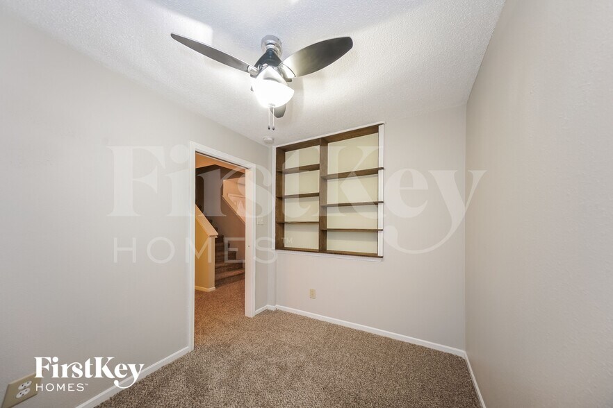 Building Photo - 10814 Albertson Dr