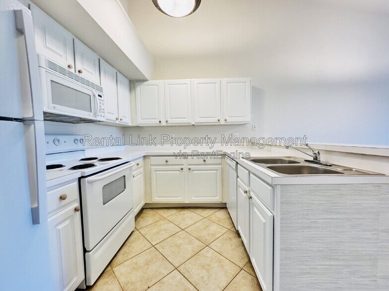 Building Photo - 4105 Residence Drive
