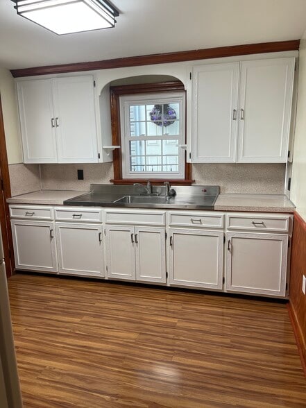 Kitchen - 325 2nd Ave