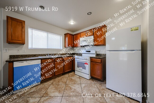 Building Photo - 5919 W Trumbull Rd