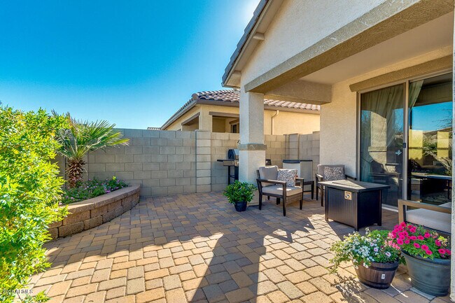 Building Photo - 1051 S Pheasant Dr