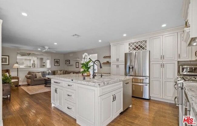 Building Photo - 26068 Charonne Ct
