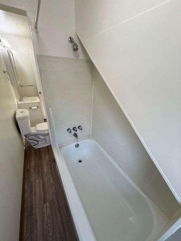 Building Photo - 635 Thompson Ave NE