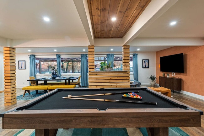 Building Photo - 10 Penny Ave