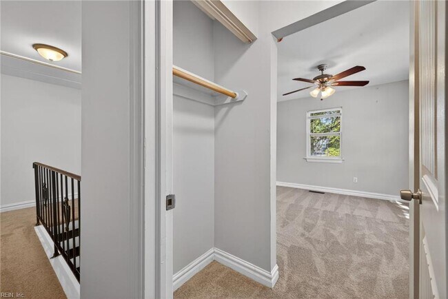 Building Photo - 5676 Weblin Dr
