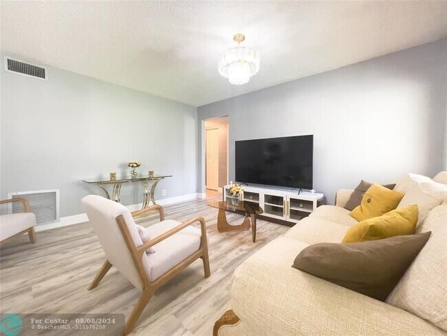 Building Photo - 340 Knotty Pine Cir