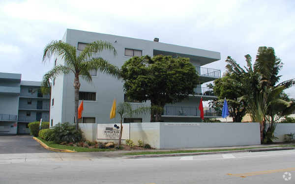 Building Photo - VISION AT FONTAINEBLEAU