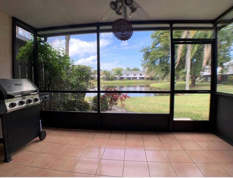 Building Photo - 3453 Carambola Cir S