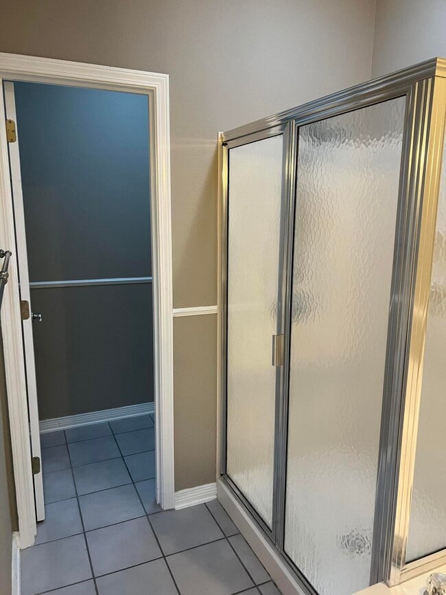 Building Photo - 195 S Shore Dr