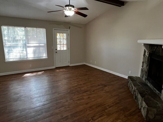Building Photo - 105 Baytree Ct