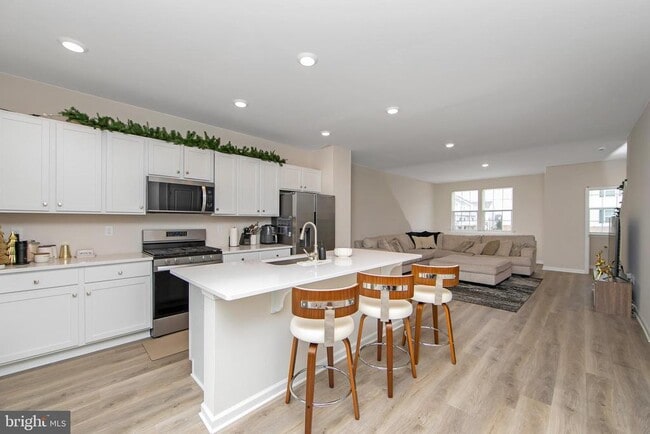 Building Photo - 272 Macoun Way