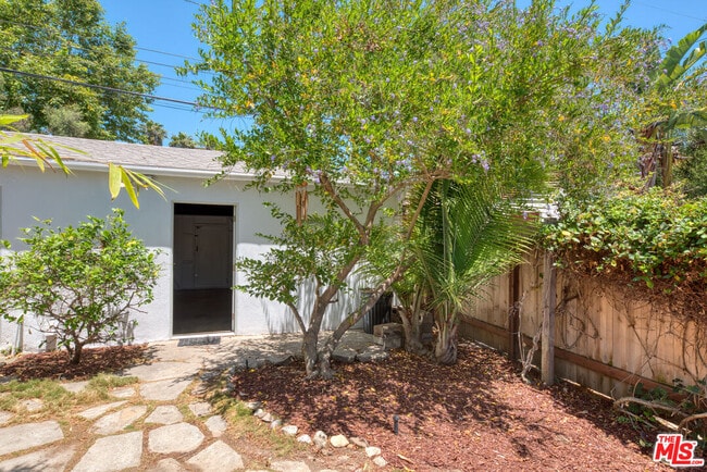 Building Photo - 847 Commonwealth Ave