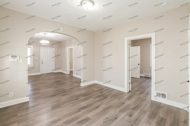 Building Photo - 4123 E 6 St