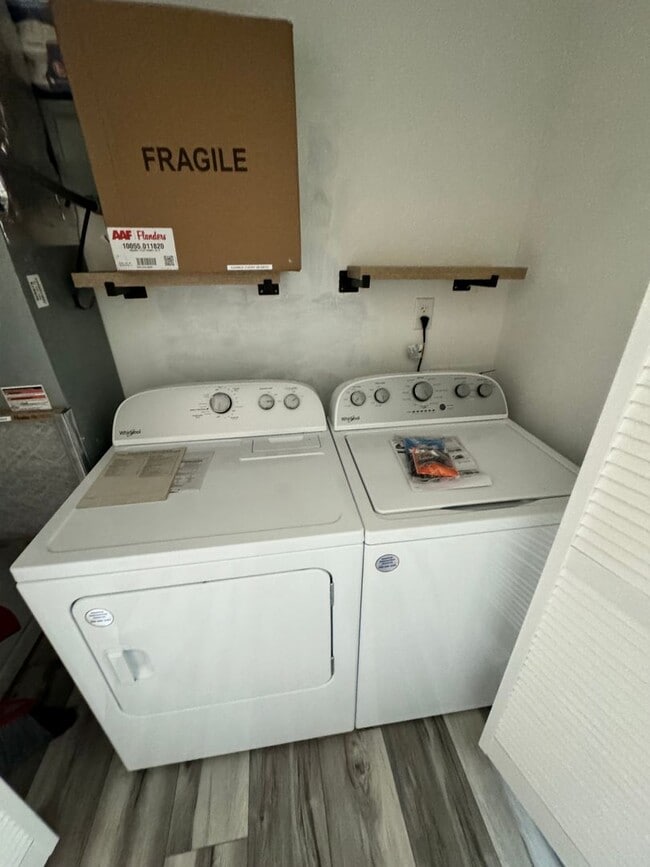 Building Photo - THE LAKES