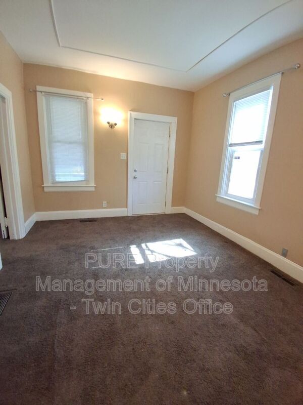 Building Photo - 987 N Churchill St