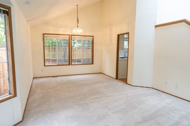 Building Photo - 3bd/2.25ba Sammamish House