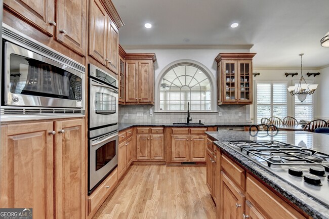 Building Photo - 8910 Pinehurst Cove