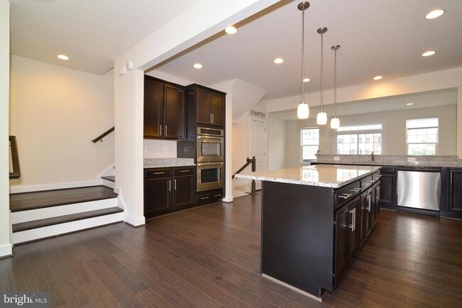 Building Photo - 10684 Viewmont Ln