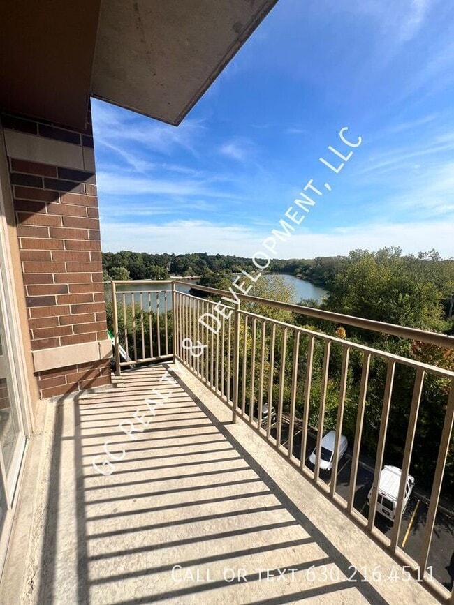 Building Photo - 125 Lakeview Dr