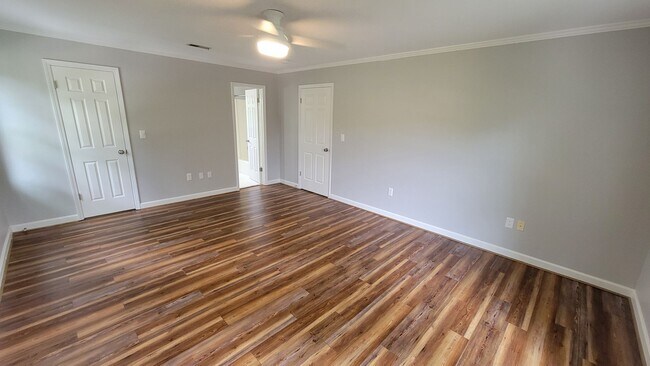 Building Photo - 4 bed, 2.5 Bath Home Available in Sugar Creek