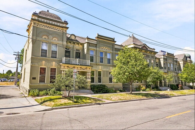 Building Photo - 912 E 20th Ave