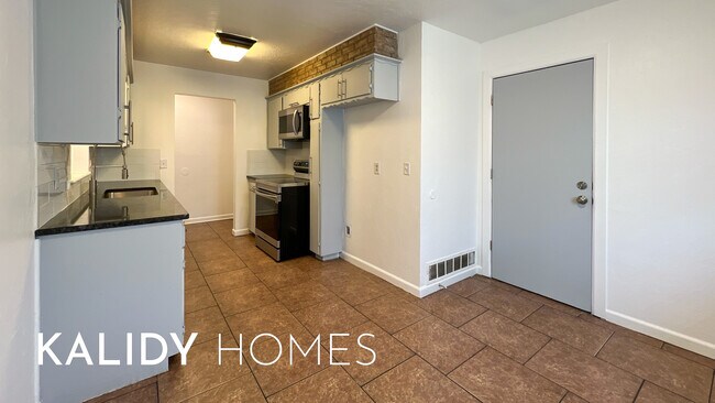 Building Photo - 2825 SW 76th St