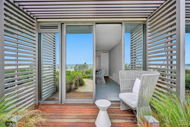 Building Photo - 18975 Collins Ave