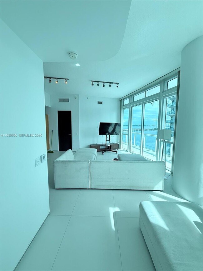 Building Photo - 480 NE 30th St