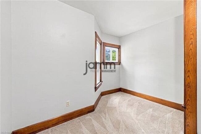 Building Photo - 1303 Castle Ave