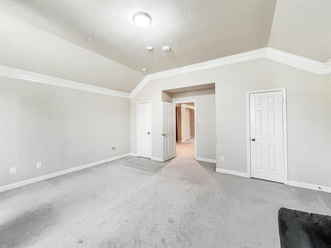 Building Photo - 5715 Ladonia St