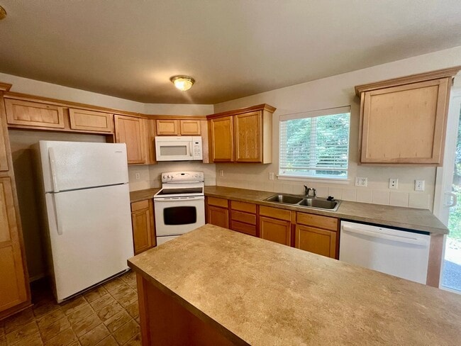 Building Photo - PENDING APPLICATION; 2-Story Townhouse