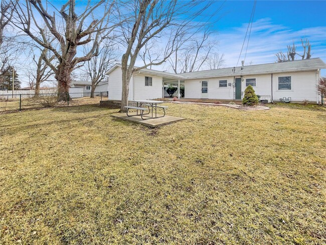 Building Photo - 3907 Memorial Dr