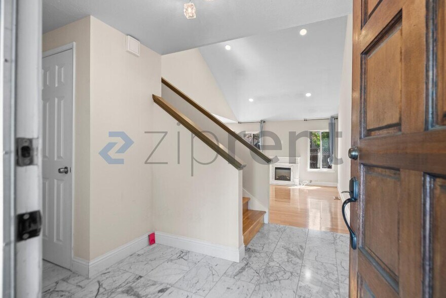 Building Photo - Unit
