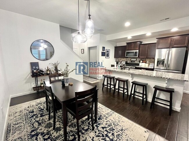 Building Photo - 5676 Shamrock Heights
