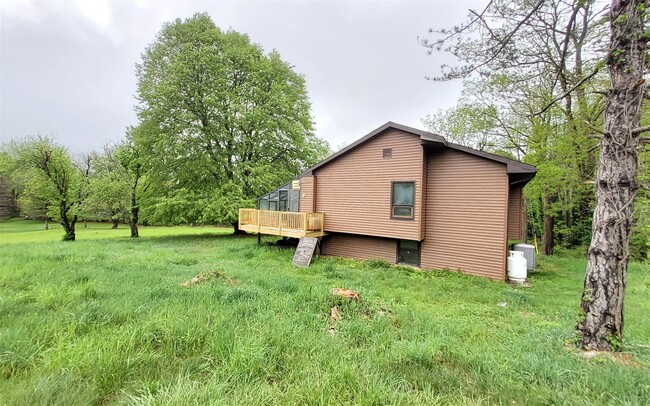 Building Photo - 40 Felter Hill Rd