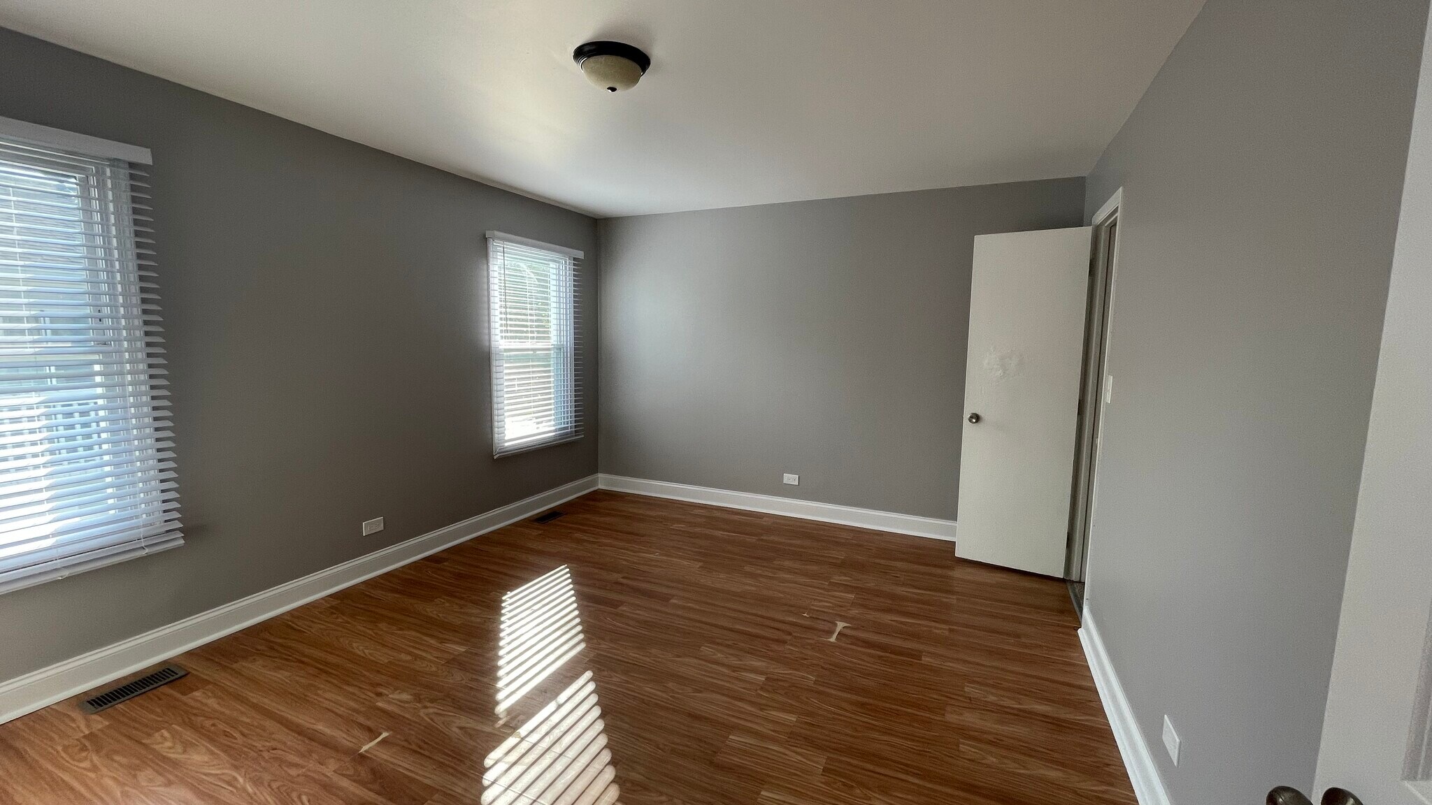 Master bedroom - 2541 Prairieview Ln S