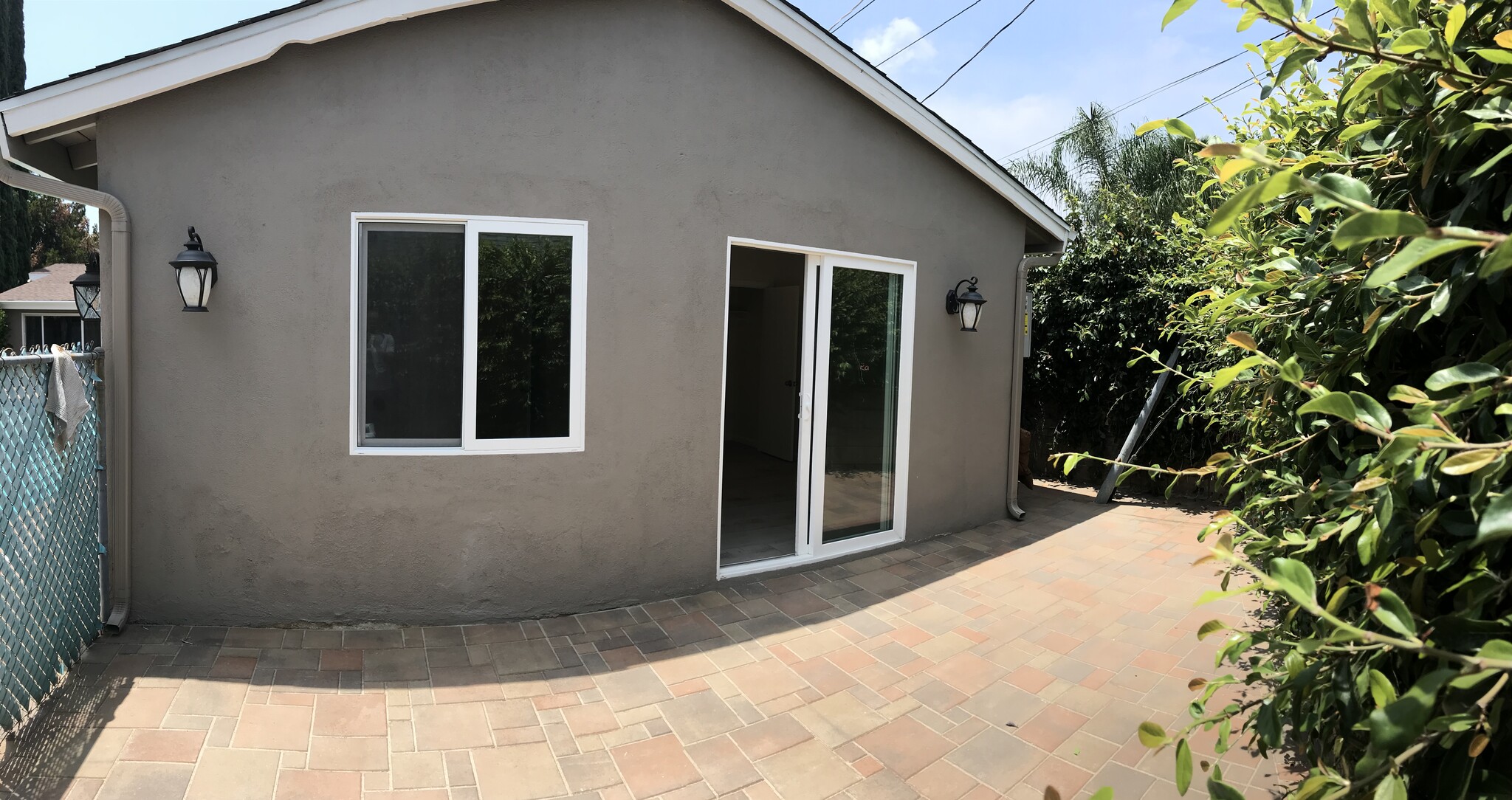 Building Photo - 10166 Petit Ave