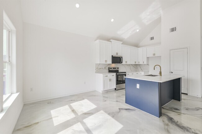 Building Photo - 16922 W Forrestal