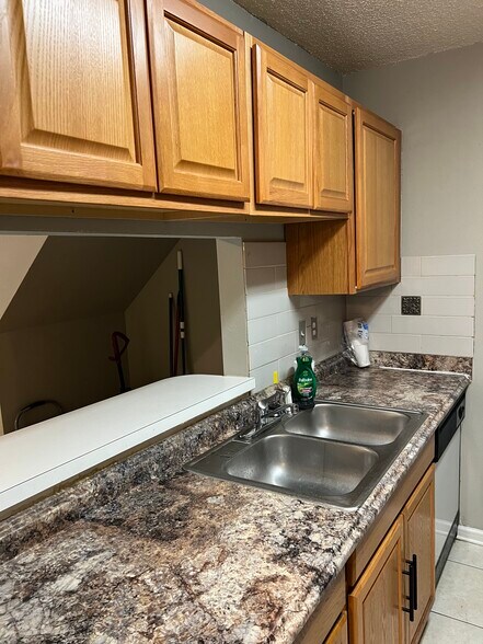 Building Photo - 2312 Tina Dr