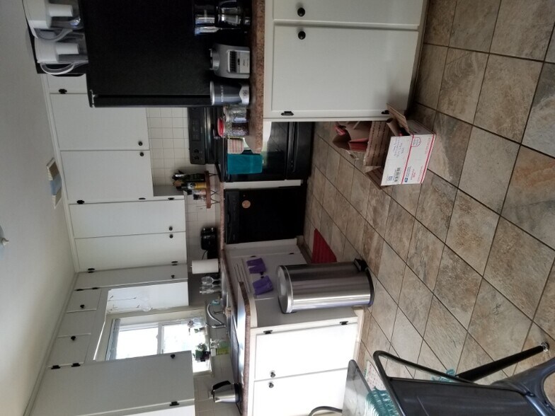 Building Photo - 1325 Crestmore Pl