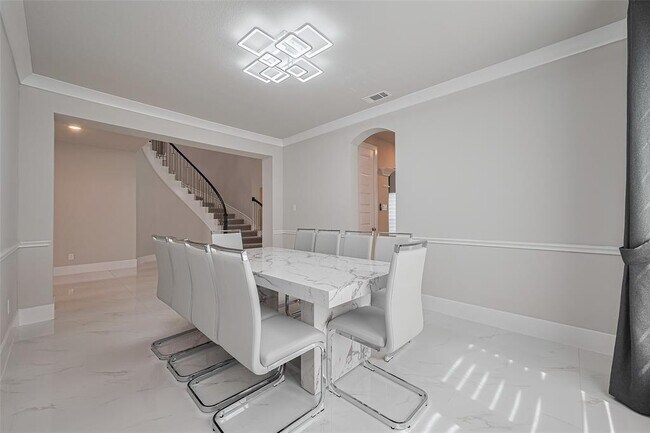 Building Photo - 12115 Ballshire Pines Dr