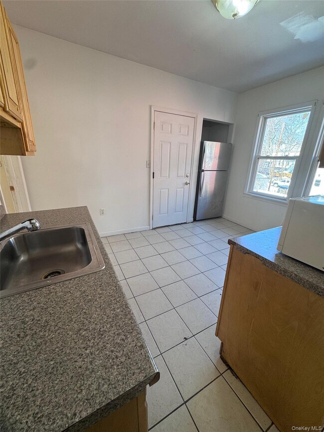 Building Photo - 4 Gray St